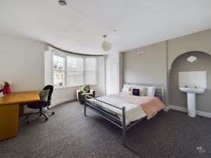 bed 7 - click for photo gallery